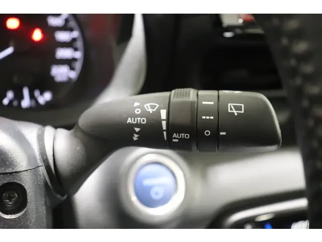 Toyota Yaris 1.5 Hybrid Dynamic, 2022 Hybride Benzine 16