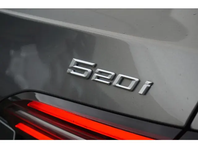 BMW 5 Serie Sedan 520i 2025 Benzine 8