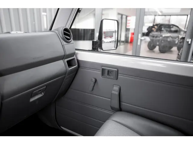 Toyota Land Cruiser 4.0 V6 Tembo Camper 2022 Benzine 39
