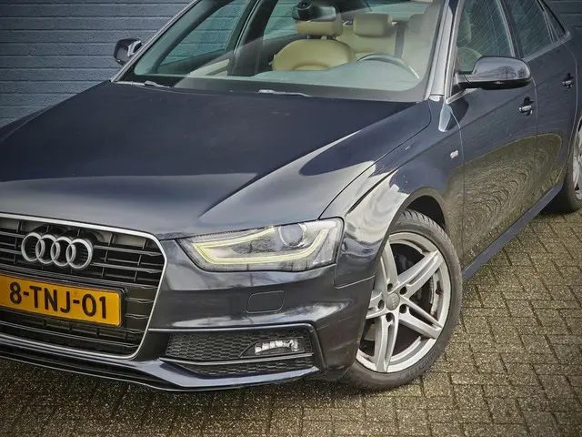 Audi A4 Limousine 1.8 TFSIe Limited S 2014 Benzine 5