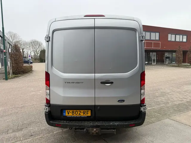 Ford Transit 350 2.0 TDCI L2H2 Trend 2018 Diesel 4