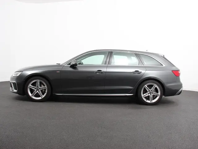 Audi A4 Avant 40 TFSI S-Tronic 2022 Benzine 8