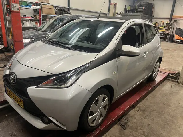 Toyota Aygo 1.0 VVT-i x-wave org.nederlander 2016 Benzine 4