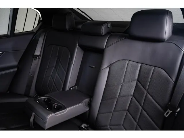 BMW 5 Serie 520i 2024 Benzine 37