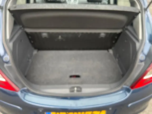 Opel Corsa 1.4-16V Anniversary Edition 2013 Benzine 24