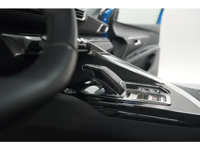 Peugeot 3008 PureTech 130 EAT8 Allure 2022 Benzine 45