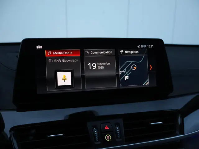 BMW X1 sDrive18i Business Edition Plus 2021 Benzine 27