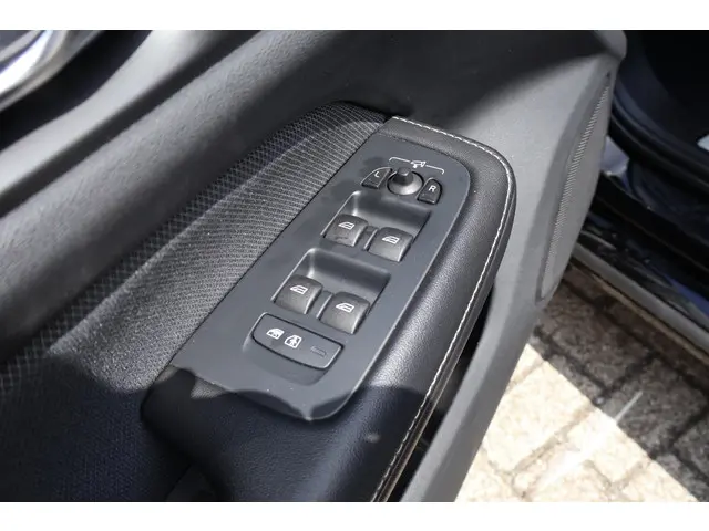 Volvo V60 T8 Recharge AWD R-Design 2022 Hybride Benzine 23