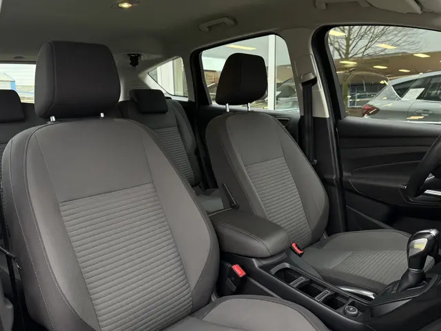 Ford C-MAX 1.5 Titanium 2018 Benzine 34