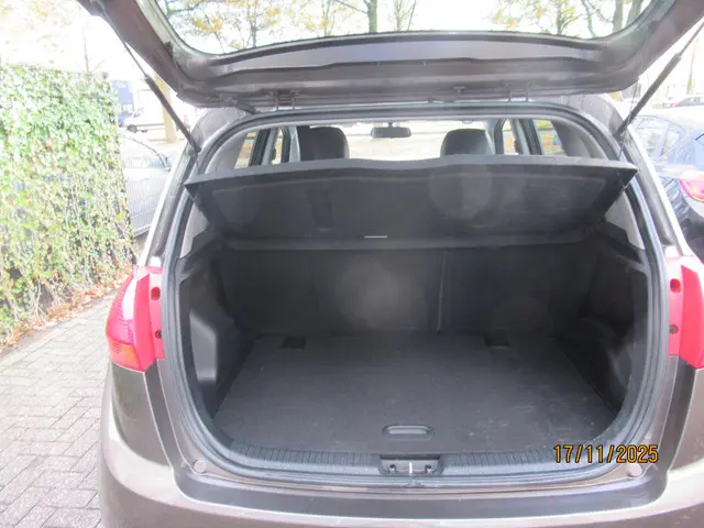 Kia Venga 1.6 CVVT Super Pack 2013 Benzine 6