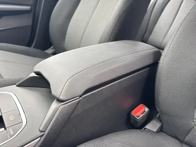 BMW 1 Serie 118i Executive Edition 2021 Benzine 27