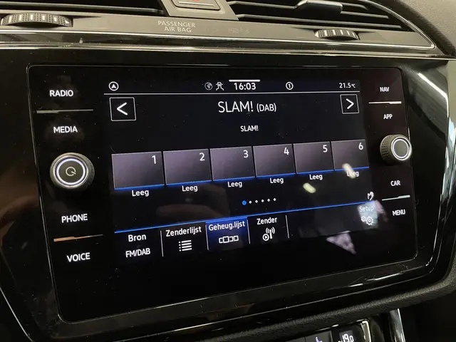 Volkswagen Touran 1.5 TSI DSG Highline 2020 Benzine 24