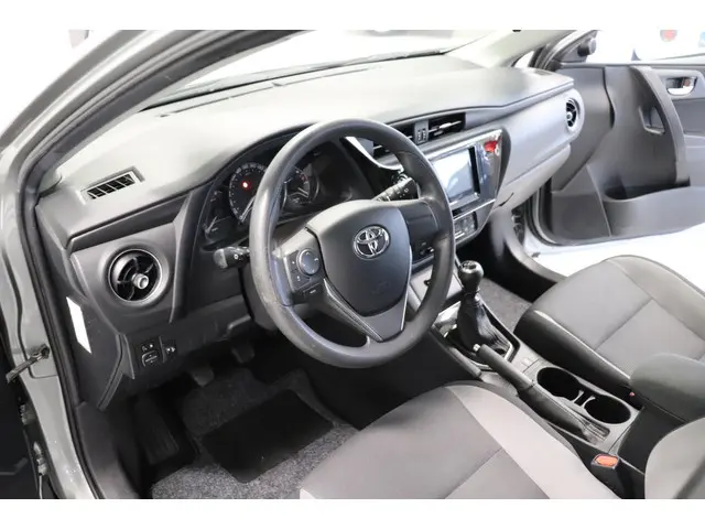 Toyota Auris 1.3 Now 2016 Benzine 11
