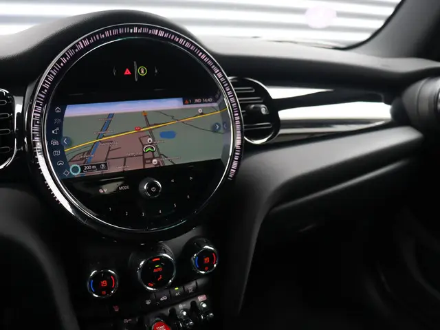 MINI 5-Deurs Cooper 2022 Benzine 14