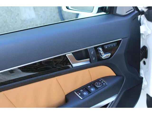 Mercedes-Benz E-Klasse Cabrio 400 AMG 2014 Benzine 28