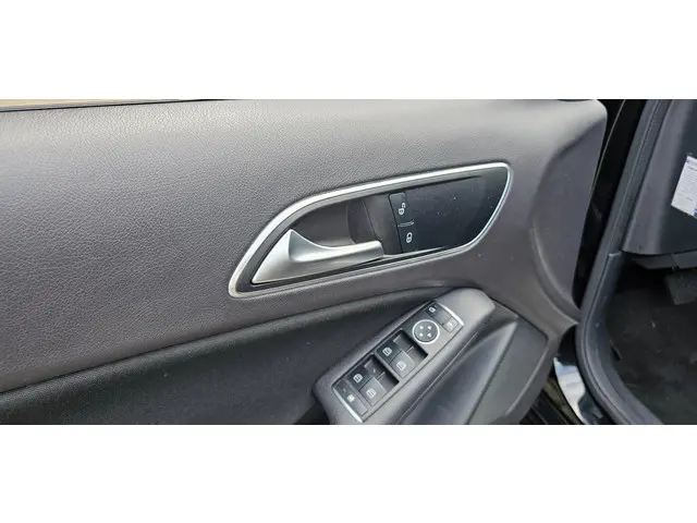 Mercedes-Benz A-Klasse 160 Business 2017 Benzine 17