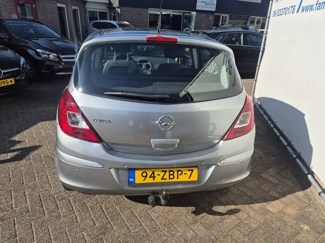 Opel Corsa 1.4-16V Cosmo Nap NL Airco 5 drs 2012 Benzine 23