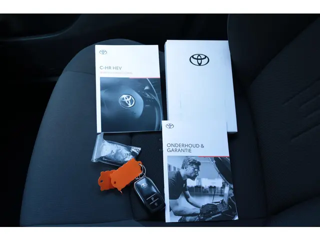 Toyota C-HR 1.8 Hybrid 140 Dynamic, 2024 Hybride Benzine 37