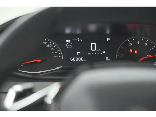 Peugeot 2008 PureTech 130 EAT8 Active 2021 Benzine 36