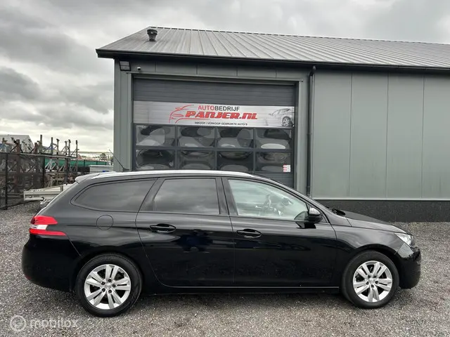 Peugeot 308 SW 1.2 "PANO+NAVI+TREKHAAK+LMV" 2017 Benzine 13