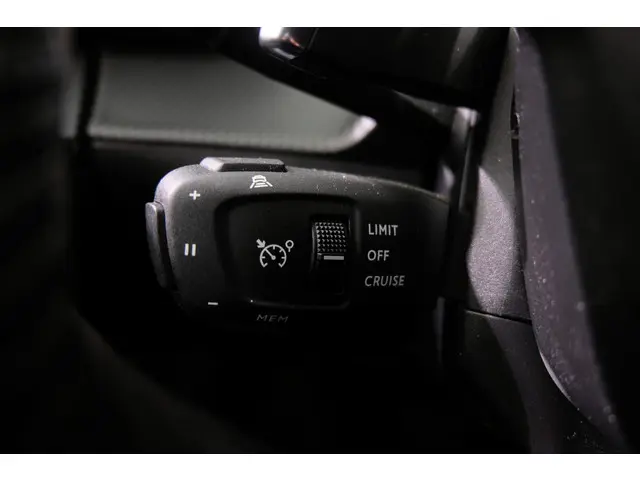 Peugeot 2008 1.2 PureTech Allure Pack 2021 Benzine 17