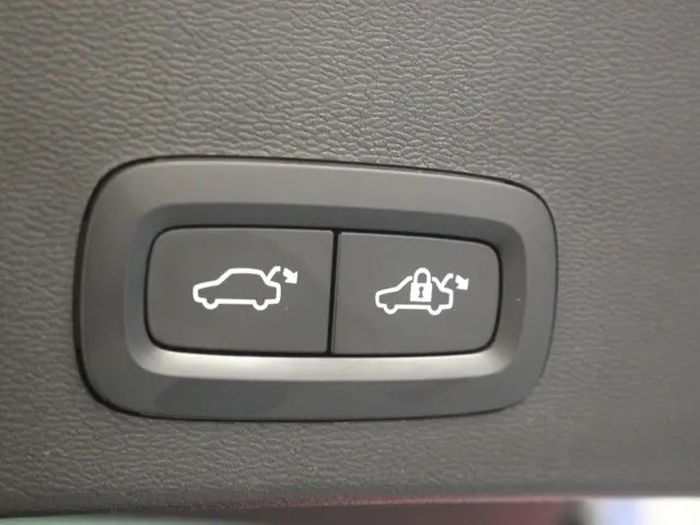 Volvo XC40 2.0 B3 Plus Bright 2022 Hybride Benzine 30