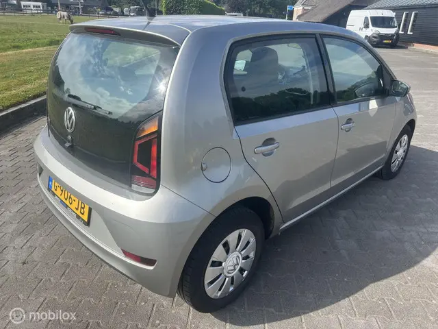 Volkswagen up! 1.0 BMT move up! 2019 Benzine 4