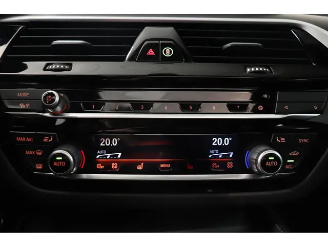 BMW 5 Serie Touring 530e M-Sport 2024 Hybride Benzine 12