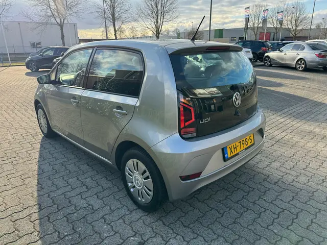 Volkswagen up! 1.0 BMT move up! 2019 Benzine 8
