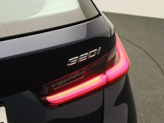BMW 3 Serie Touring 320i 2020 Benzine 33