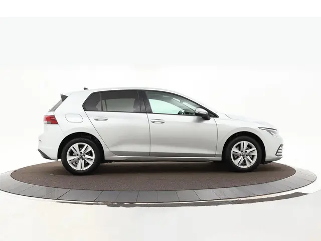 Volkswagen Golf 1.0 eTsi 110pk DSG Life 2023 Benzine 7