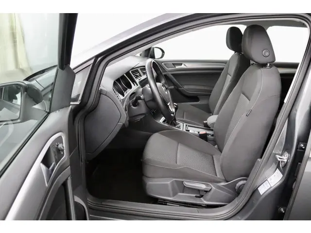 Volkswagen Golf 1.0 TSI Life antraciet 2020 Benzine 12