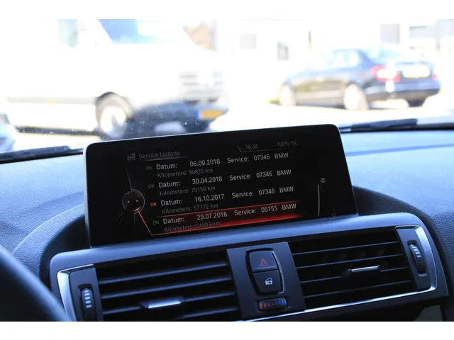 BMW 2 Serie Cabrio 220i 2015 Benzine 17