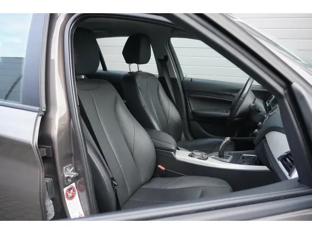 BMW 1 Serie 116i High Executive 2013 Benzine 14