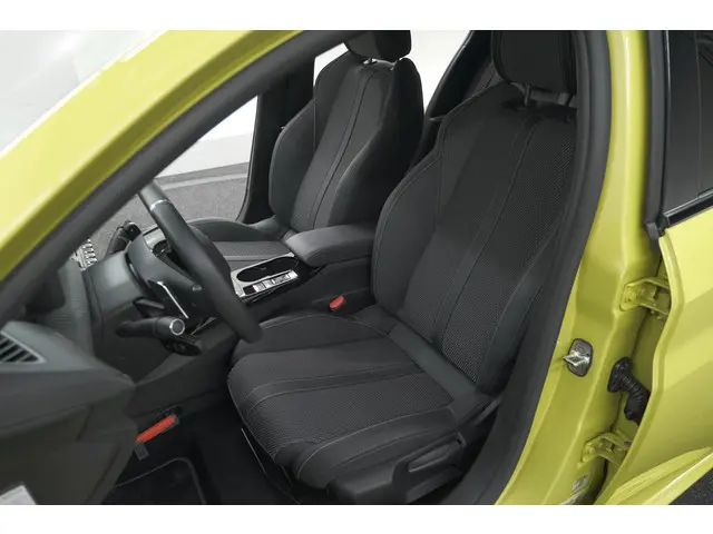 Peugeot 208 Hybrid 136 e-DCS6 GT 2024 Hybride Benzine 30