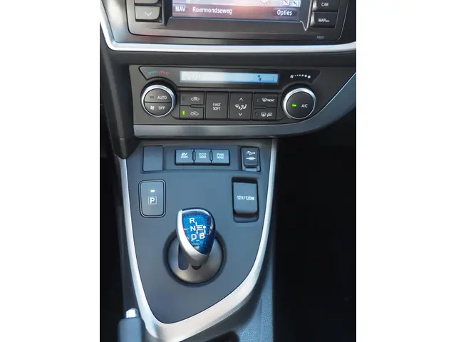 Toyota Auris 1.8 Hybrid Aspiration 2013 Hybride Benzine 9