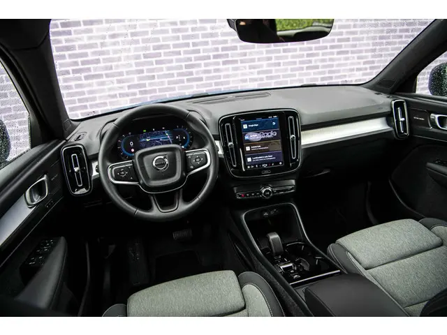 Volvo XC40 2.0 B4 Plus Dark 2025 Benzine 11