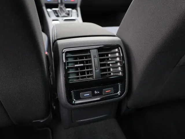 Volkswagen Passat GTE 2021 Hybride Benzine 36