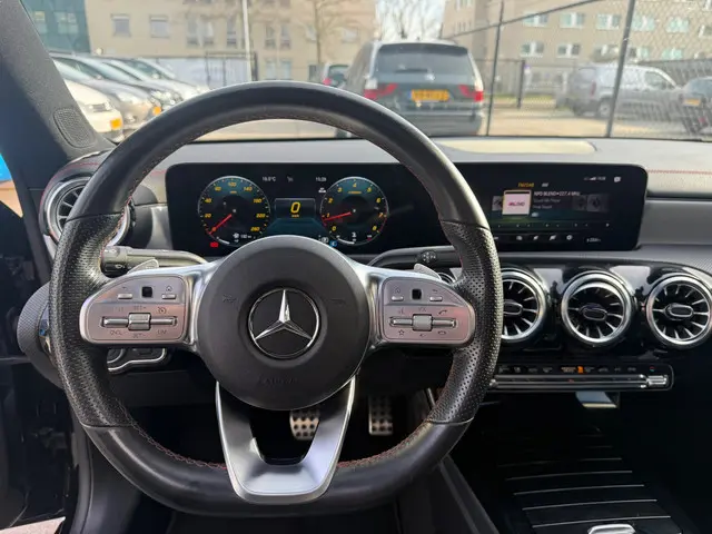 Mercedes-Benz CLA 180 AMG Line 2023 Benzine 11