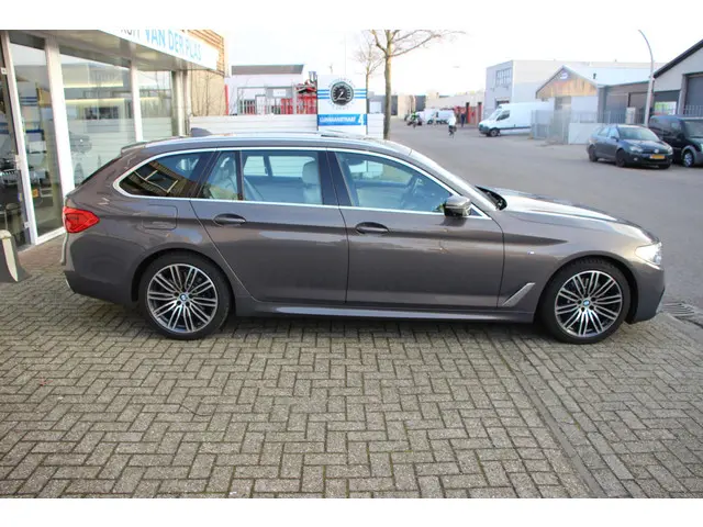 BMW 5 Serie Touring 530d High Executive 2018 Diesel 24