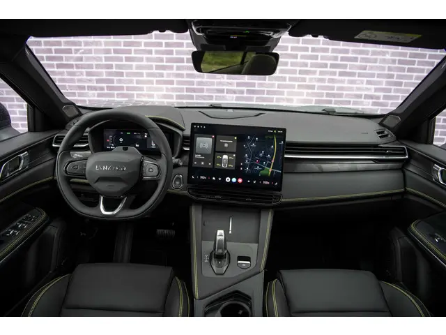 Lynk & Co 01 1.5 Plug-in Hybrid More 2025 Hybride Benzine 3