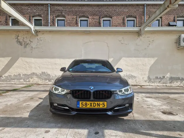 BMW 3 Serie 328i Executive 2012 Benzine 12