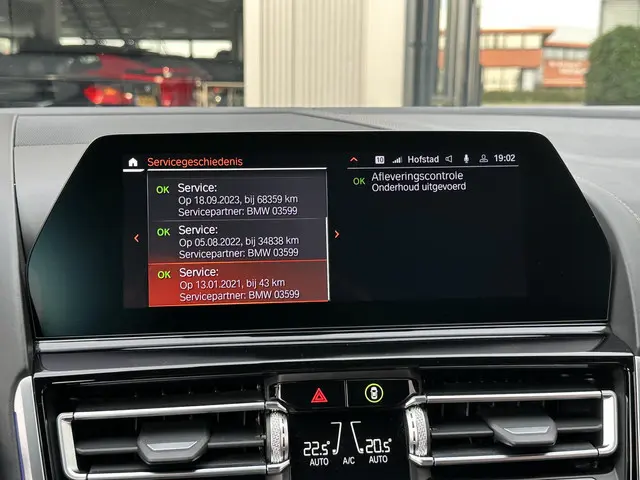 BMW 8 Serie 840i xDrive High Executive 2021 Benzine 35