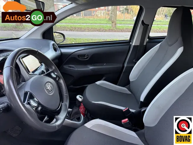 Toyota Aygo 1.0 VVT-i x-play 2014 Benzine 12