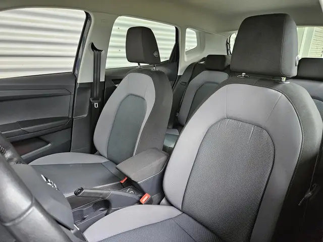 SEAT Arona 1.0 TSI Style Business Intense 2021 Benzine 8