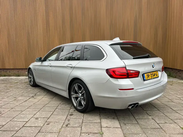 BMW 5 Serie Touring 520i Executive 2013 Benzine 12