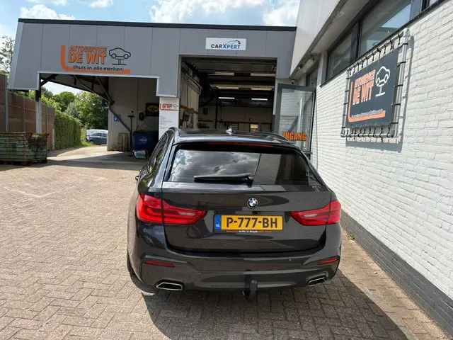 BMW 5 Serie Touring 520i High Executive 2018 Benzine 4