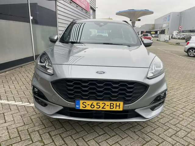 Ford Kuga 2.5 PHEV ST-Line 2023 Hybride Benzine 32