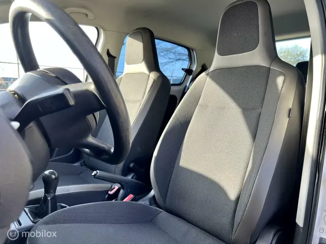 Volkswagen up! 1.0 high up! BlueMotion 2015 Benzine 12