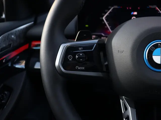 BMW 5 Serie Touring 550e xDrive 2025 Hybride Benzine 19